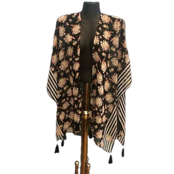 Time and Tru Other - NWOT Time and Tru One size fits most floral striped kimono